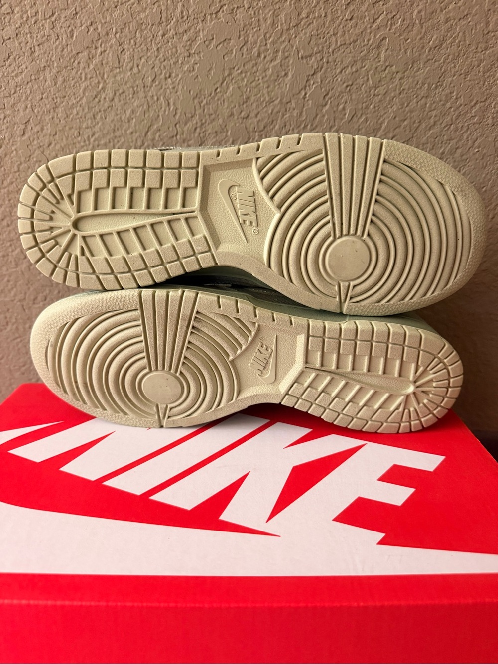Nike Dunk Low Retro Premium “Oil Green”  size 8 Men’s / 9.5 Women’s like NEW!! - Picture 5 of 5
